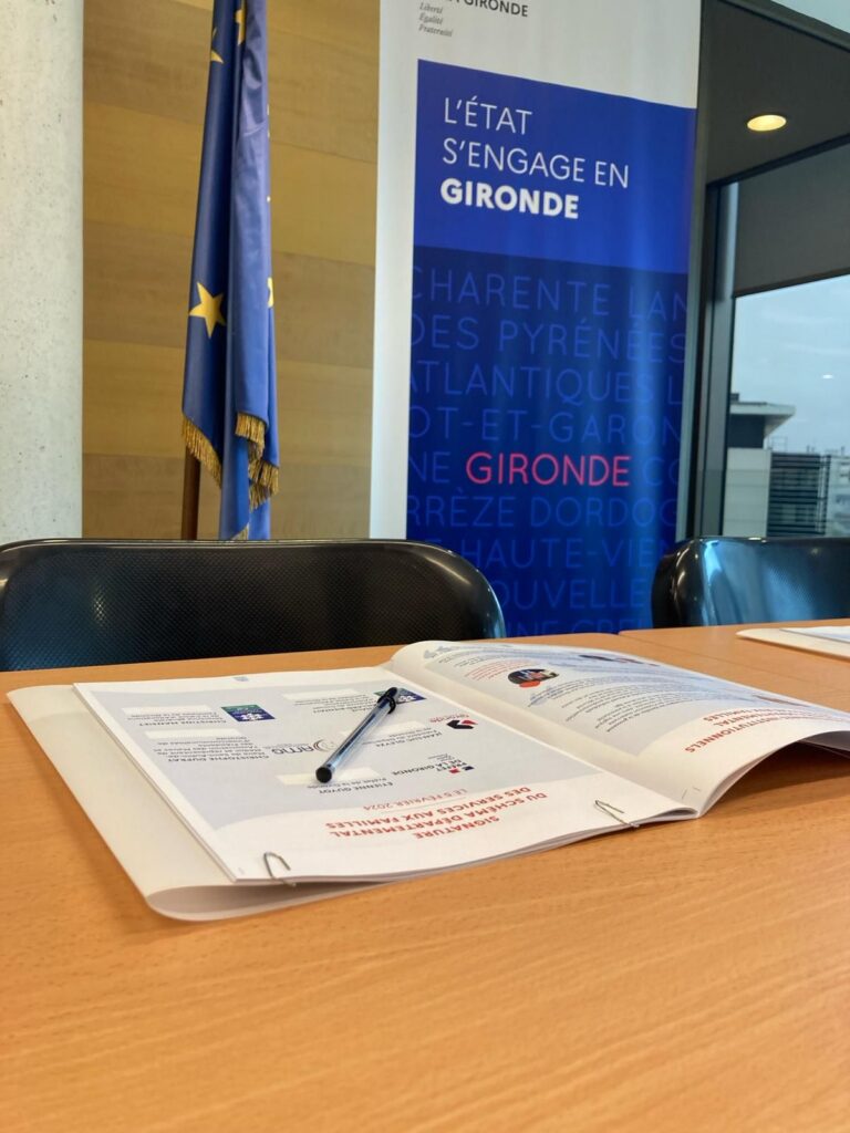 Signature du Schéma Départemental des services aux familles de la Gironde (SDSF) 2024/2027 pour la CAF de Gironde